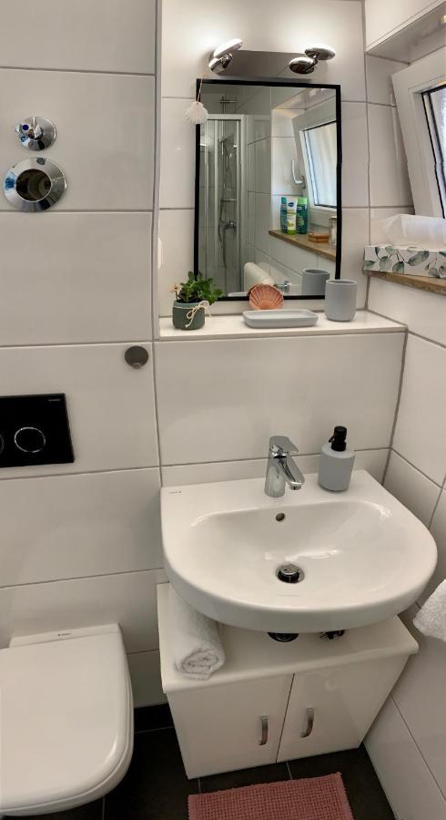 'Das Kleine Feine' - Ruhige, Helle Ferienwohnung Mit Parkplatz Und Balkon Pforzheim Exterior photo