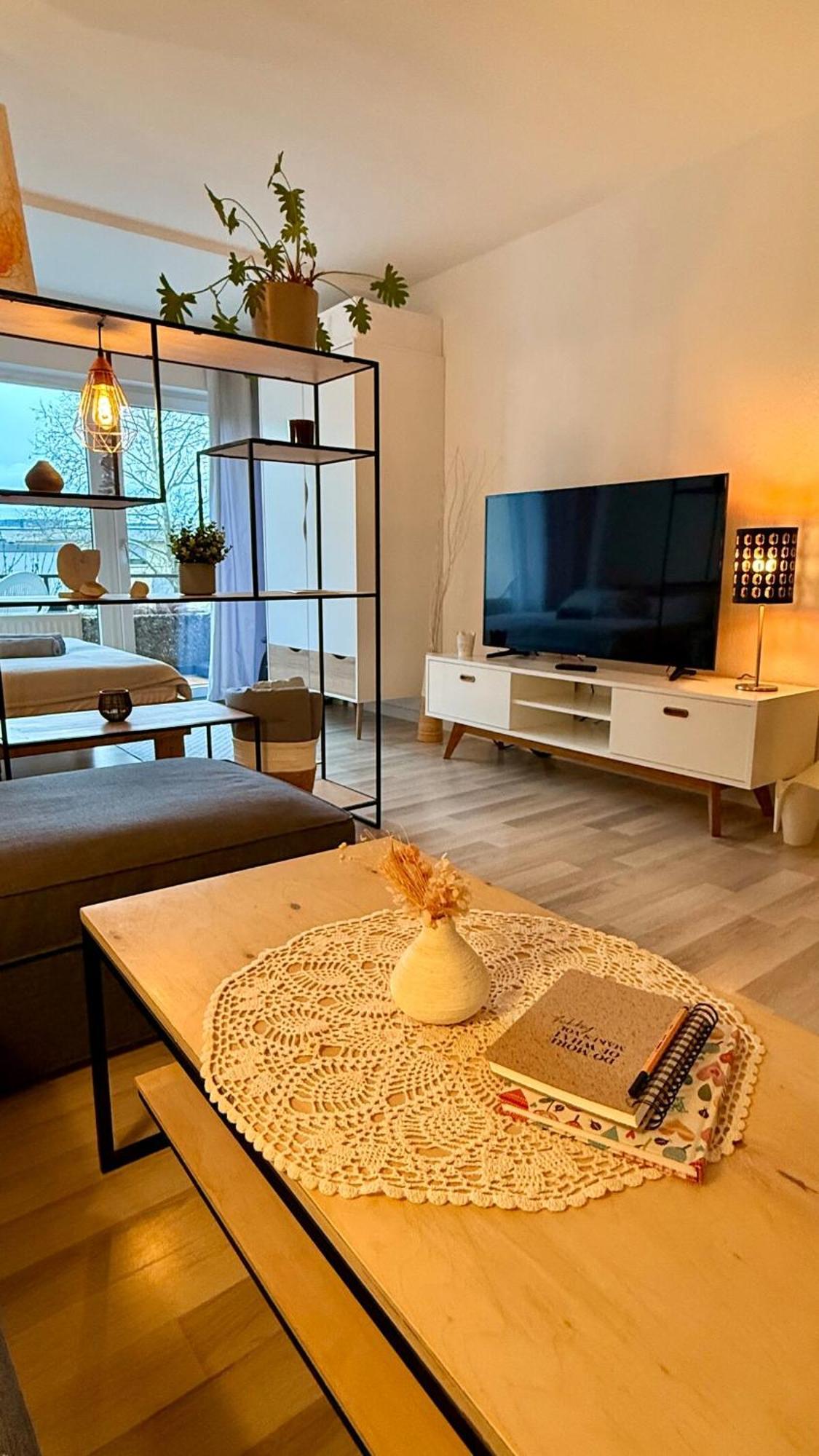 'Das Kleine Feine' - Ruhige, Helle Ferienwohnung Mit Parkplatz Und Balkon Pforzheim Exterior photo